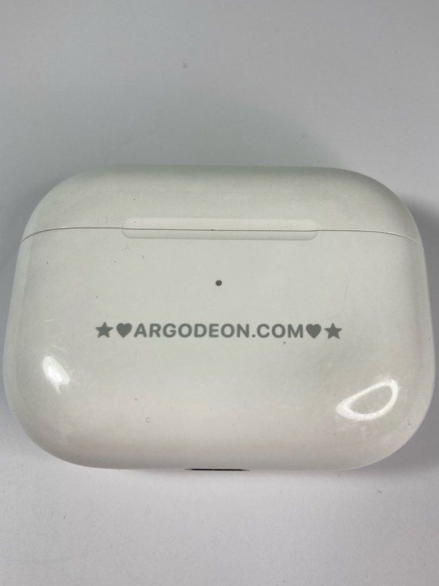 AirPods Pro’s 1st gen (Category: Earphones) located in Antipolo. Submitted by grindrr (Listing ID 1268621619, Image 2). Description: Yes I’m selling this for ₱4444 because the number looks cool What’s in the box: A pair of Airpods pros 1st gen with medium ear tips and engraved case, two medium ear tips, and one small ear tip, all in a box. Unit only Issues: - Right side has a lot of crackling when ANC is on while you’re moving your head around. -