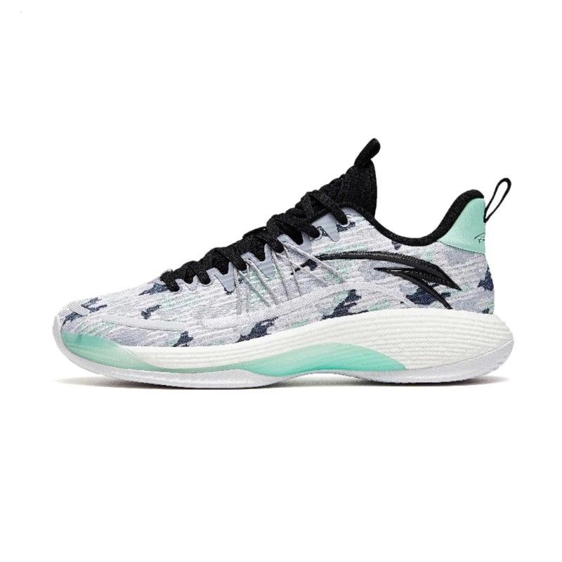 who wears anta shoes in the nba