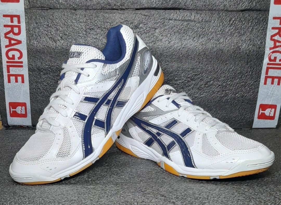 Asics shoes Men 9us Women 10.5us