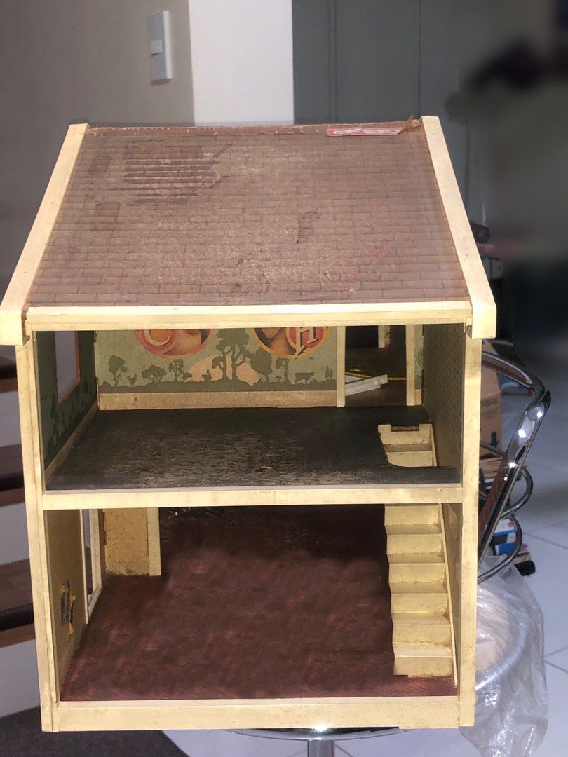 Big size Carolines Doll house bought it in the US., Hobbies & Toys