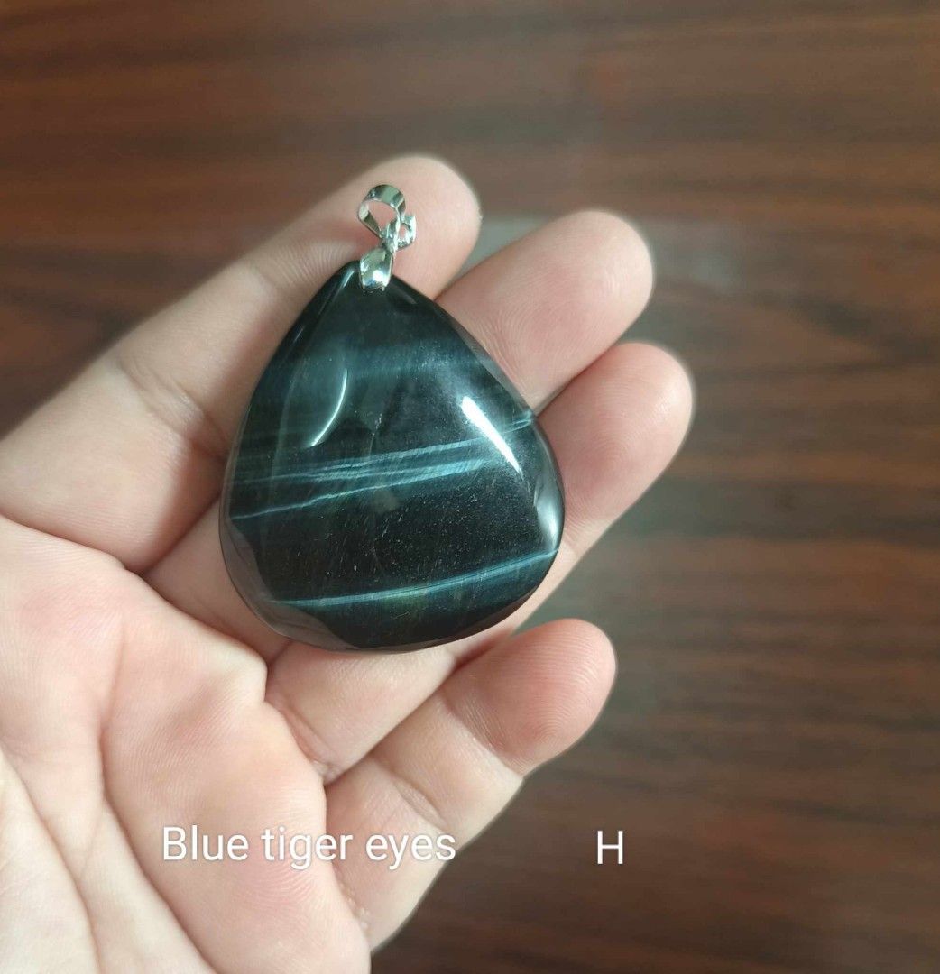 Blue tigers online eye pendant
