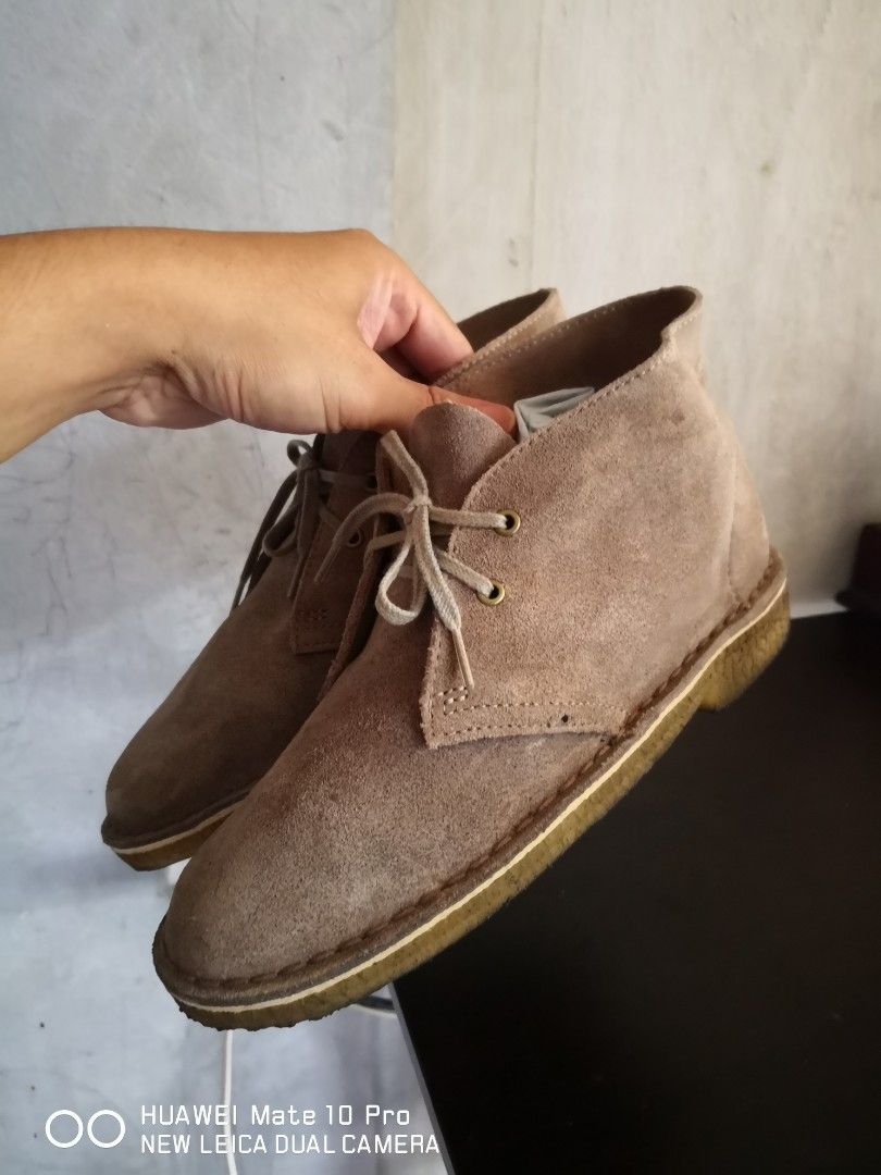 Clarks desert boots best sale distressed taupe
