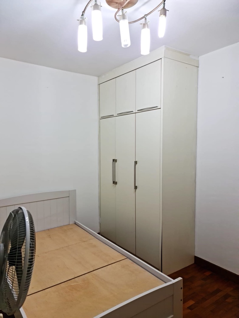 (Category: ) located in . Submitted by your_rental_specialist (Listing ID 1268522704, Image 1). Description: .