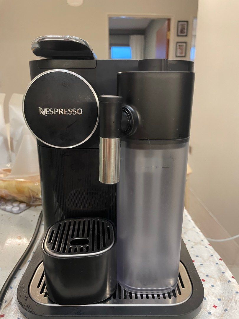 DeLonghi Nespresso Coffee Machine, TV & Home Appliances, Kitchen