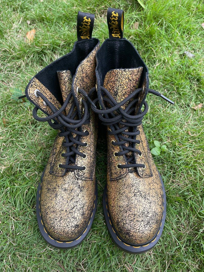 1460 hotsell crackle boots