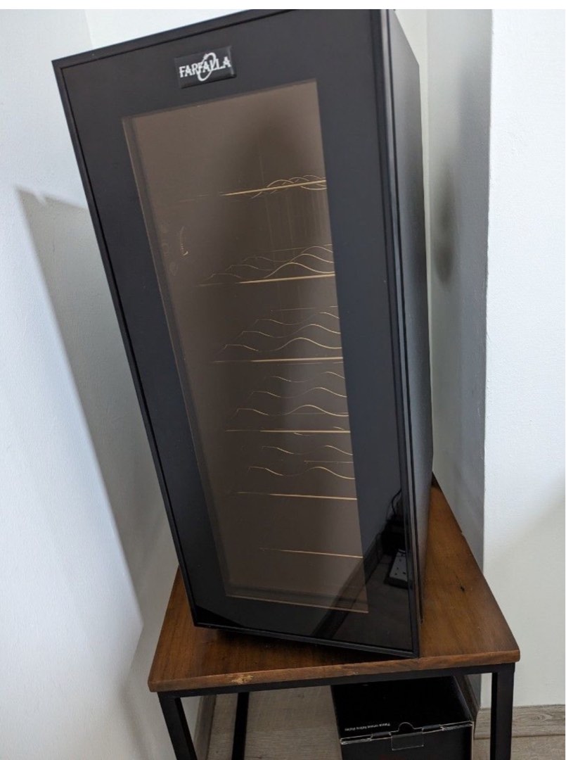 Farfalla 12 bottles chiller, TV & Home Appliances, Kitchen Appliances