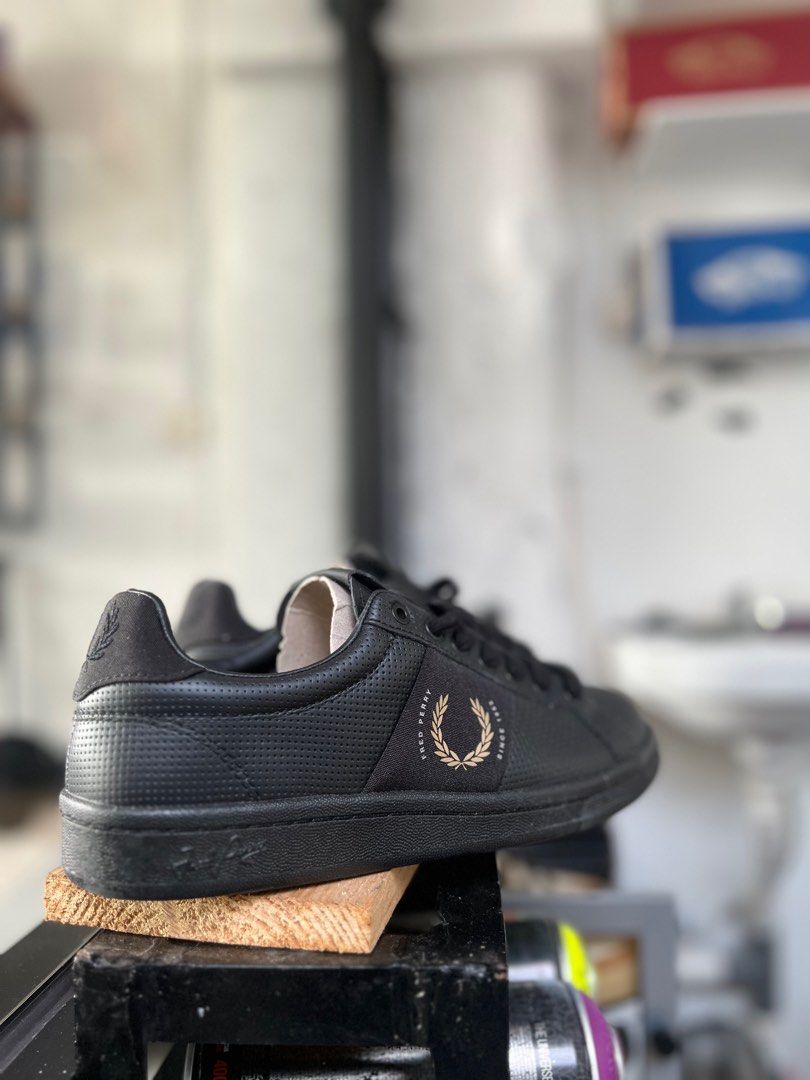 Fred perry b4293 Fesyen Pria Sepatu Sneakers di Carousell