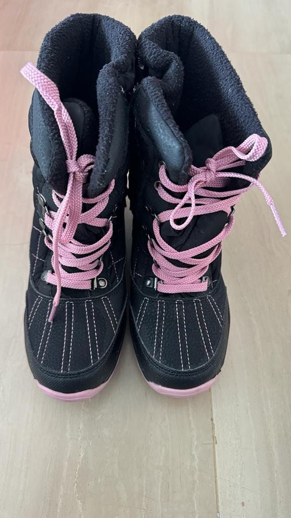 Girls snow boots crane size 4