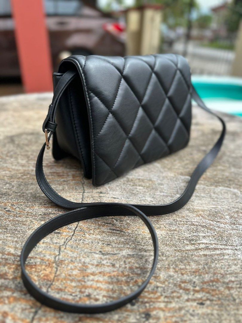 H&m black handbag store