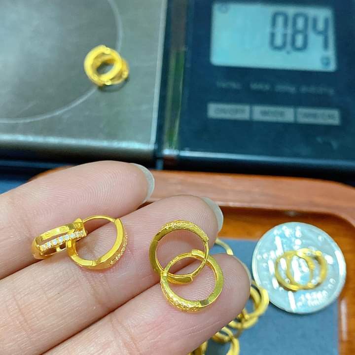 Huggable Clip Earrings Saudi Gold 18 K