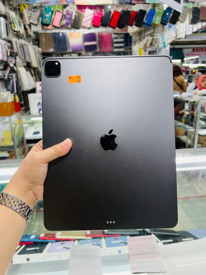 Ipad Pro 2021 M1 12.9 (Category: iPad) located in San Juan City. Submitted by javedsgadgetshop (Listing ID 1268683267, Image 1). Description: OPEN FOR INSTALLMENT VIA CREDIT CARD/GGIVES & SWAP/TRADE-IN! WE BUY AND SELL ( ANYKINDS OF UNIT BINIBILI PO NAMIN)! PTPA : Padelete po f bawal Read ❗️Onhand ‼️ Ipad Pro 2021 M1 12.9 •128gb •NTC Variant •Good batt health •Wifi Only •95% Smoothness •No hidden issue | No Repaired •100% Authentic | Not Refurbis