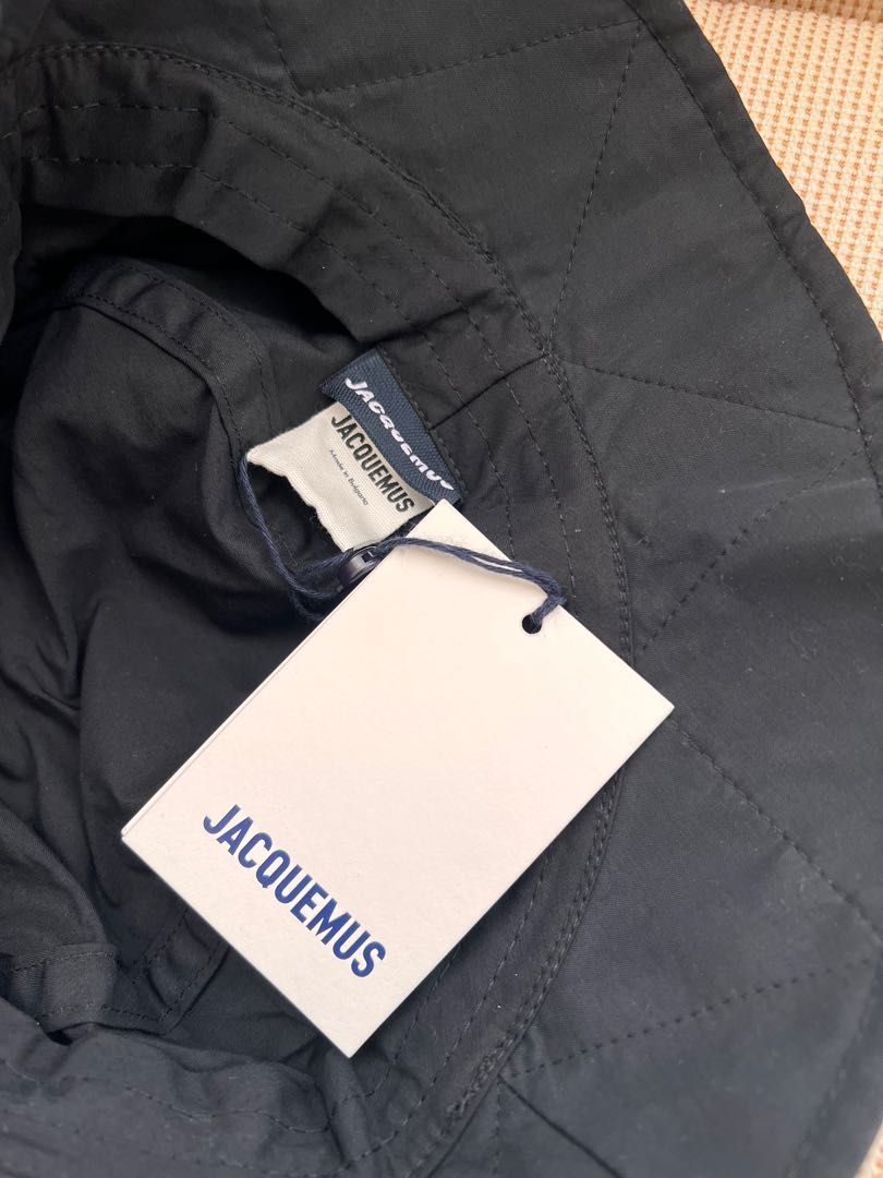 Jacquemus Le Bob Picchu Bucket Hat (Category: Luxury Accessories) located in Manila. Submitted by hazelnut777 (Listing ID 1268564333, Image 2). Description: ★ no inclusions ★ no flaws/issues ★ bnwt.