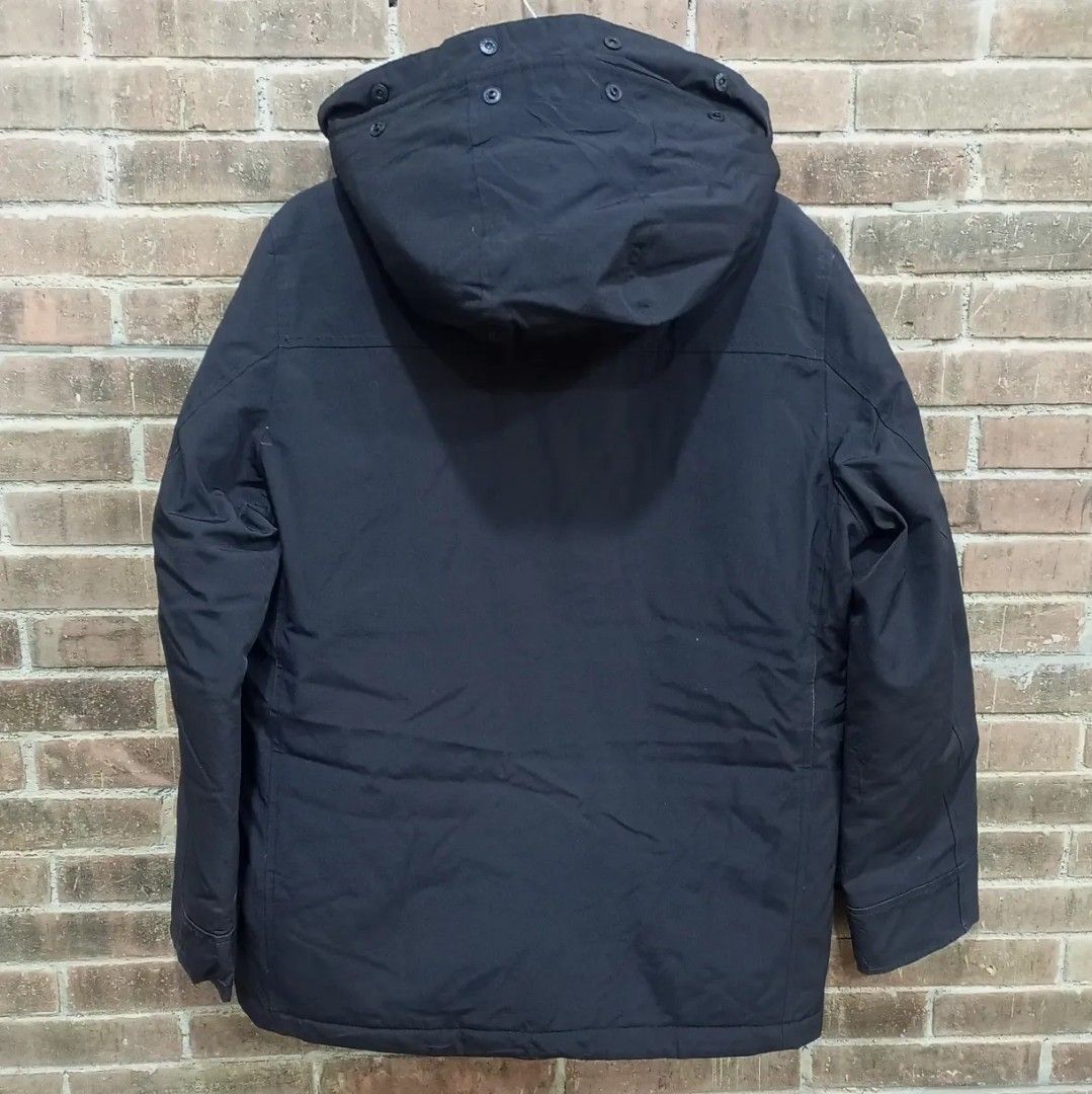 Jaket Uniqlo bulang waterproof Sz L pria outdoor Fesyen Pria Pakaian Baju Luaran di Carousell