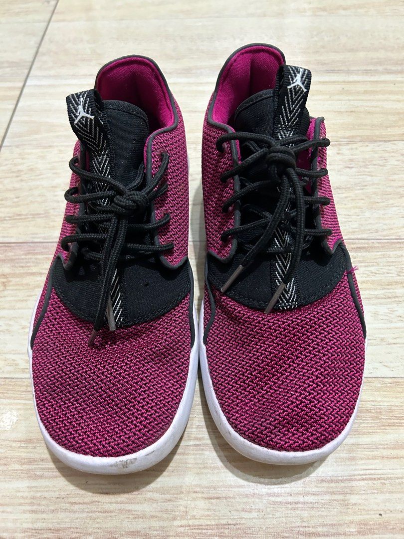 Jordan maroon sneakers (Category: Sneakers) located in Baguio. Submitted by greywolfred (Listing ID 1268668375, Image 2). Description: .