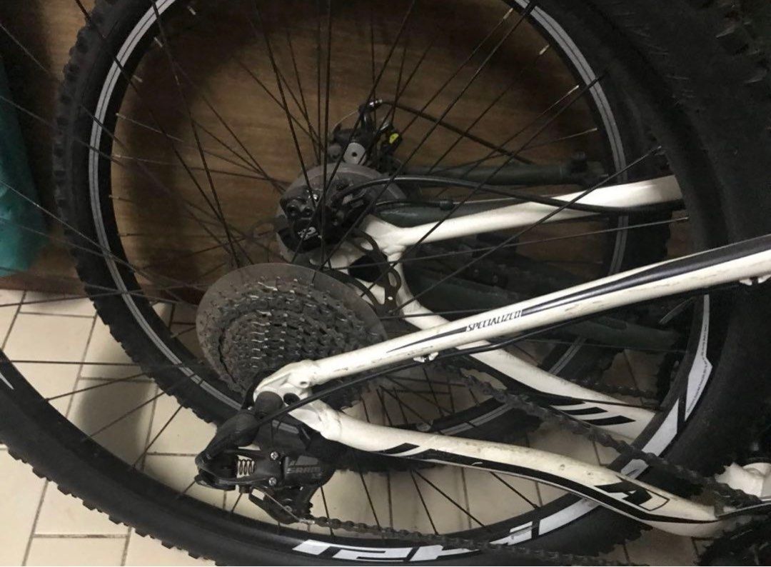 JUAL CEPAT SEPEDA SPECIALIZED MTB 2017 KONDISI BAGUS Olah Raga