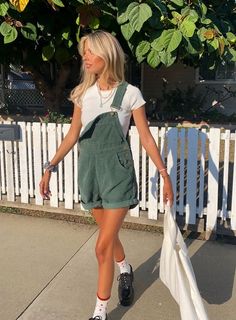 (Category: ) located in . Submitted by krys.closet (Listing ID 1268578678, Image 1). Description: .