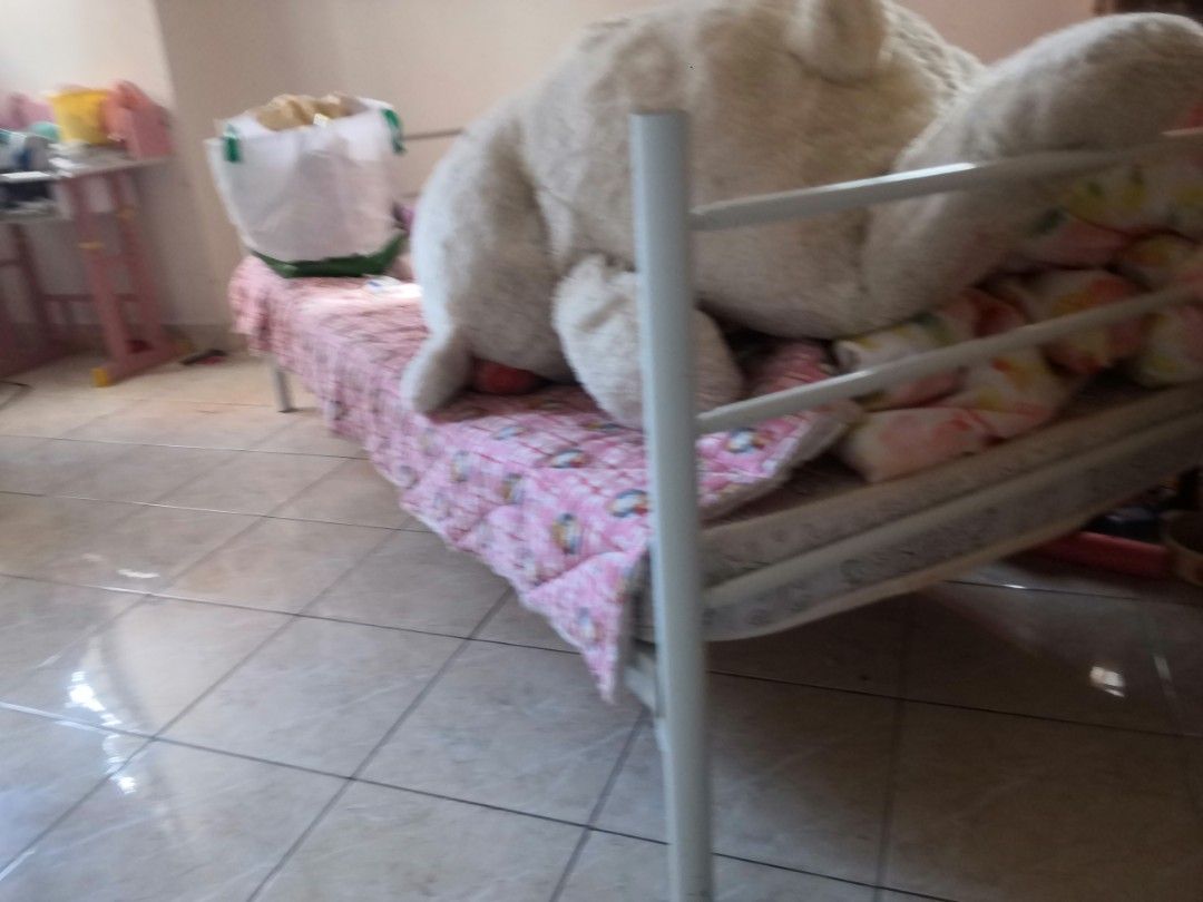 Second hand online kids bed