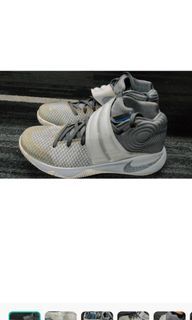 Kyrie irving basketball shoes nike size 9.5