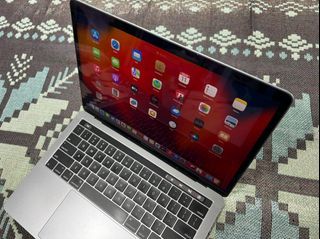 Laptop MacBook Pro 2018 TouchBar 13inch  Os: Ventura Ms Office install