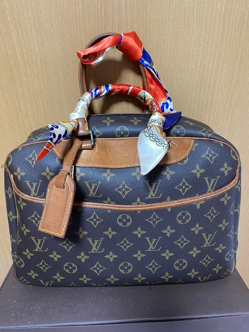 LOUIS VUITTON Deauville Monogram (Category: Luxury Bags & Wallets) located in Makati City. Submitted by ycaa. (Listing ID 1268659878, Image 2). Description: LV Deauville Monogram w/ lock & free twillies Complete Inclusions.