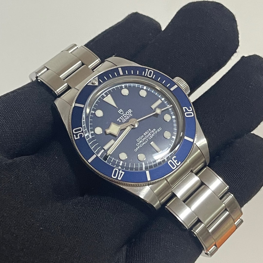 Tudor bl top