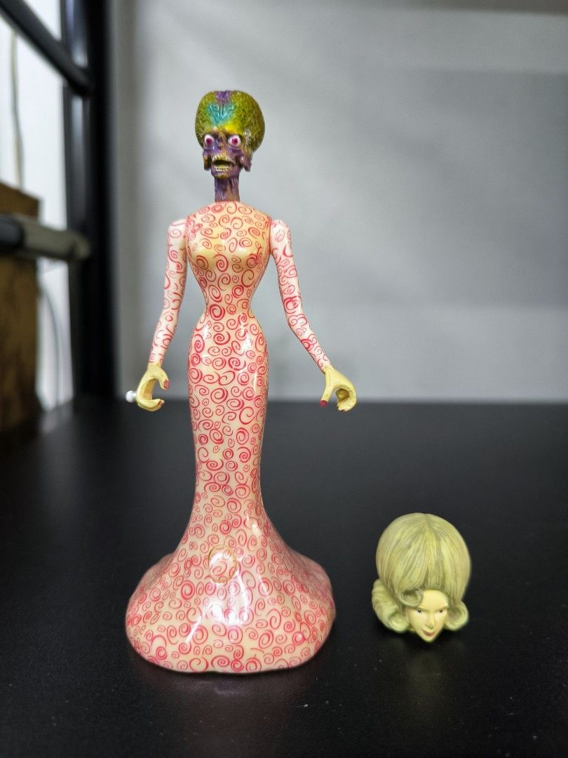 MARS ATTACKS MARTIAN SPY GIRL FIGURE, Hobbies & Toys, Toys & Games on