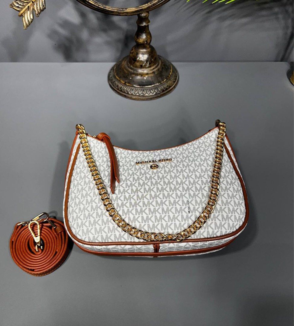 Michael Kors 👛👛👛 (Category: Bags & Wallets) located in Toronto. Submitted by ahmettsudas (Listing ID 1268690543, Image 2). Description: Write for information .