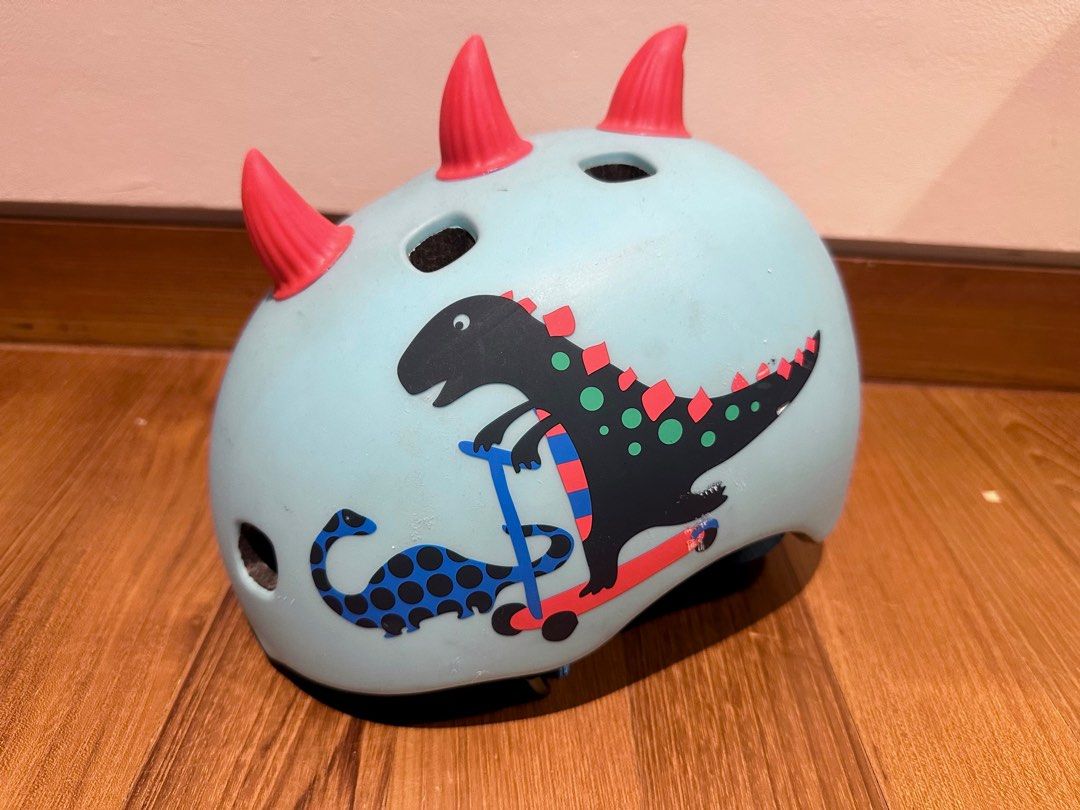 Micro Scooter Helmet 3D Scootersaurus Never been used Sports