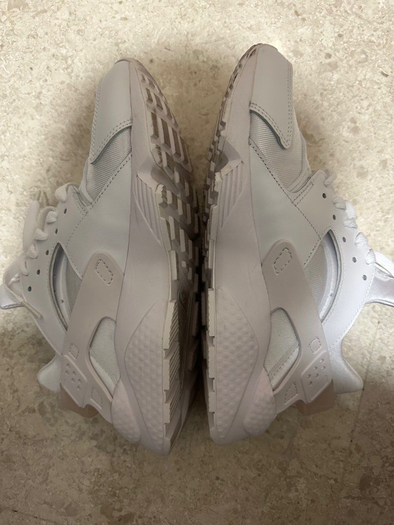 white nike huarache size 7