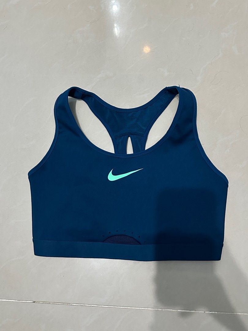 Nike Sports Bra / Size M / great condition like - Depop