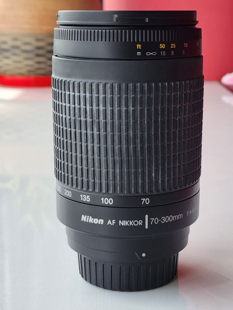 Nikon Nikkor AF 70-300 Mm F/5,6 G - Objectif Zoom Argenté - Autofocus + Pare-soleil
