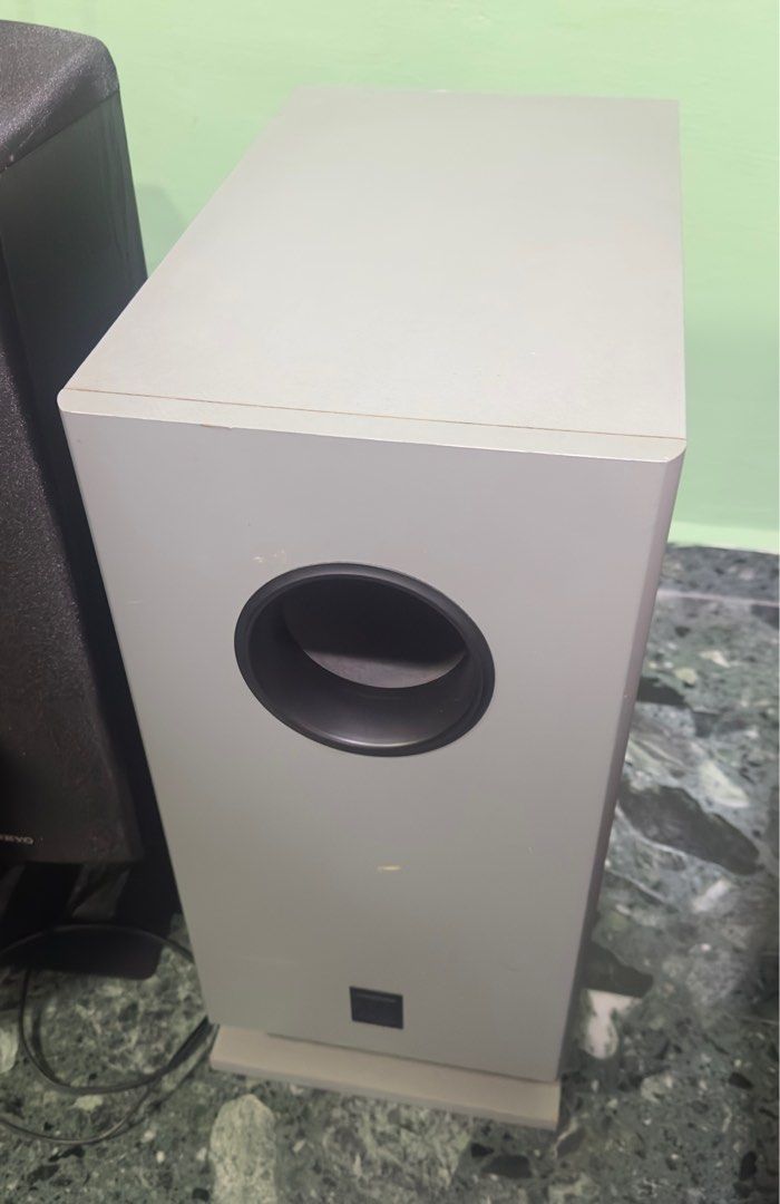 Onkyo skw best sale 320x subwoofer
