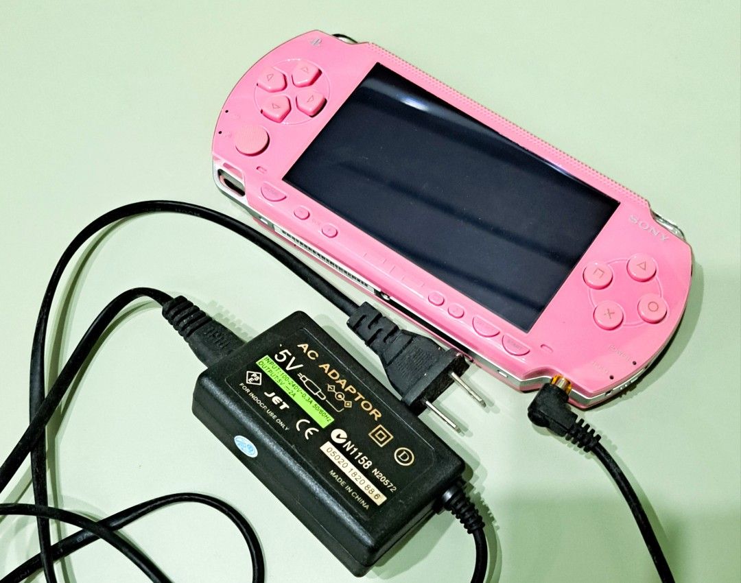 PSP 1000 Pink, Video Gaming, Video Game Consoles, PlayStation on Carousell