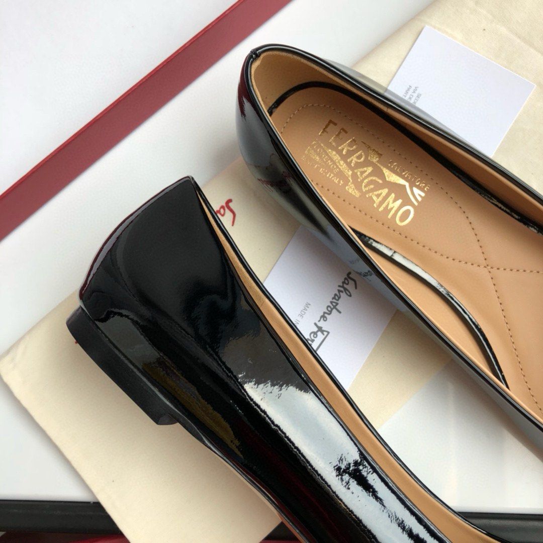 Salvatore ferragamo sales classic shoes