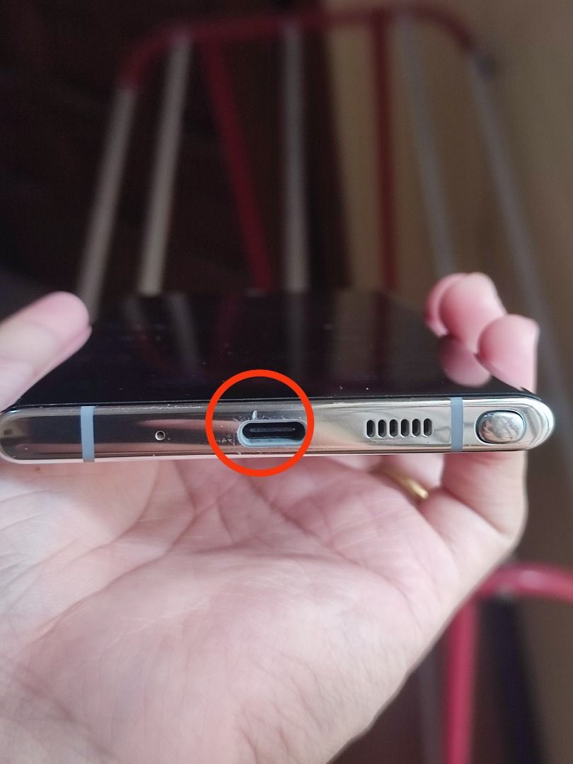 Samsung Note 10 Plus (Category: Samsung) located in Manila. Submitted by marvin.ignacio (Listing ID 1268575320, Image 3). Description: Samsung Note 10 Plus Aura White 12GB Memory, 256GB Storage Unit only with spen With dents, please see pictures With very small black dot on the screen (dead pixel), please see picture No amoled burn Good battery life Factory Unlocked Will include free used cases Rfs: phone upgrade Thanks Meet up within East Ave QC