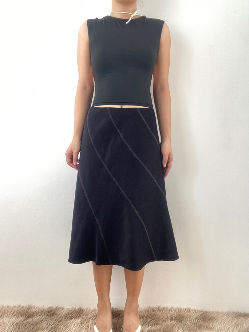 Suzuya Black suede skirt, Women's Fashion, Bottoms, Skirts on Carousell