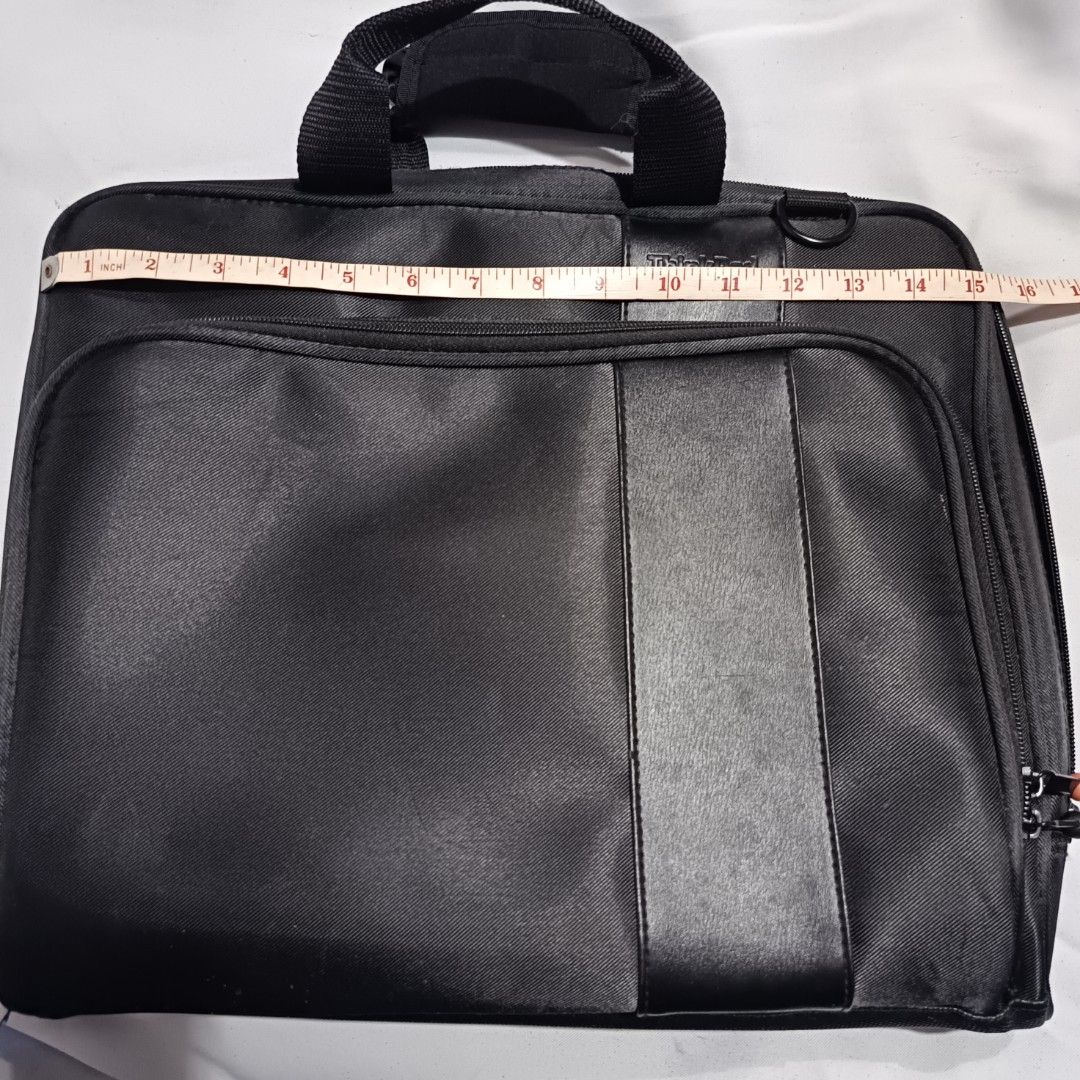 ThinkPad Laptop Bag (Category: Laptop Bags & Sleeves) located in Muntinlupa City. Submitted by aubey31 (Listing ID 1268692630, Image 2). Description: WFH set up. super linis sa loob. will clean nlng ung labas pag idedeliver na. no strap.