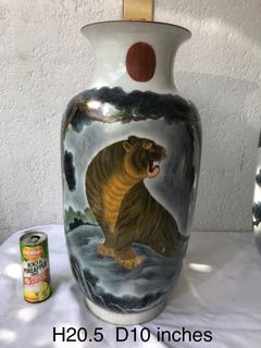 Vintage Big 20 inches Chinese Porcelain Vase Jar Tiger