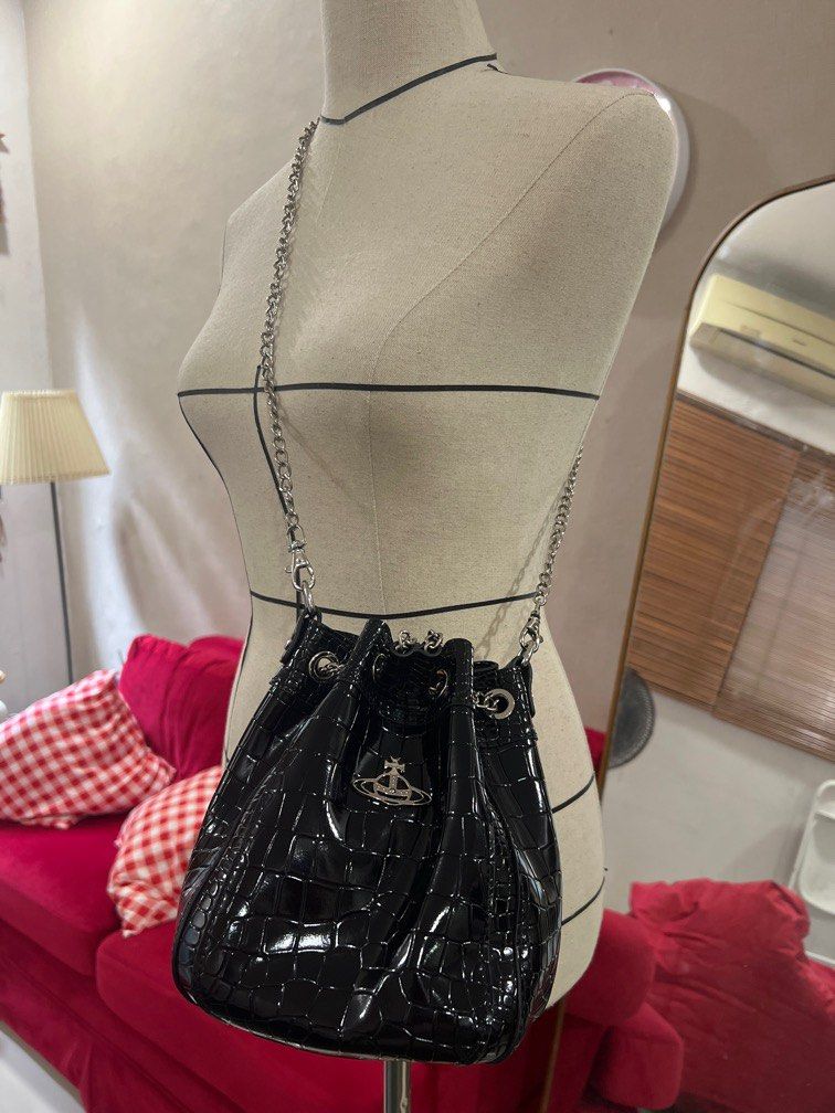Vivienne westwood johanna bucket bag 2025