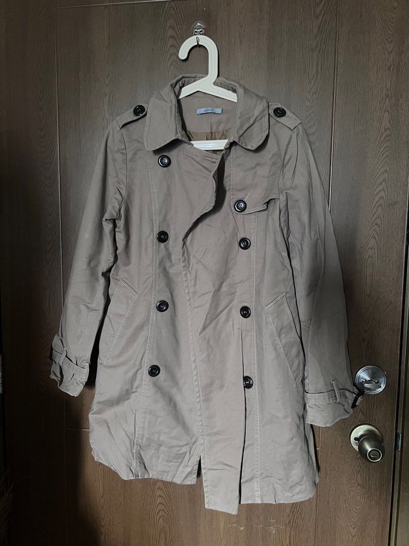 Winter Coat (Category: Coats, Jackets and Outerwear) located in Manila. Submitted by deeclutter1 (Listing ID 1268537244, Image 1). Description: Length 28 inches Shoulder 15 inches.