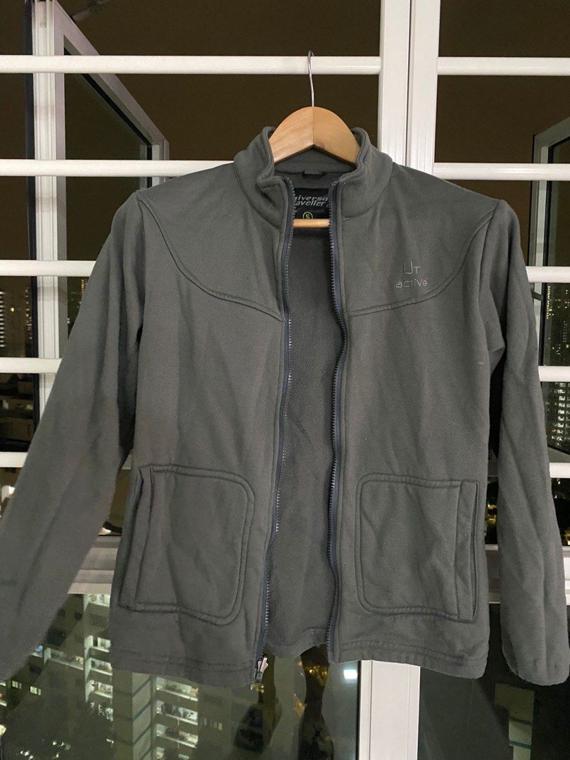 Winter Jacket (Category: Coats, Jackets and Outerwear) located in Singapore. Submitted by m2400 (Listing ID 1268674397, Image 2). Description: Shoulder to Shoulder: 44cm Length: 62cm Sleeve: 58cm 2 in 1: Can remove inner jacket (grey) to wear separately Bought at $100+ .