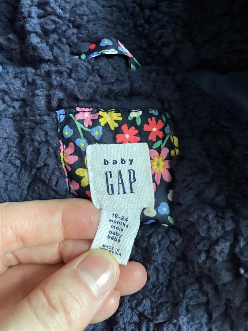 Winter Jacket Gap (Category: Babies & Kids Fashion) located in Singapore. Submitted by emilytt2013 (Listing ID 1268585178, Image 3). Description: Never wear it. .