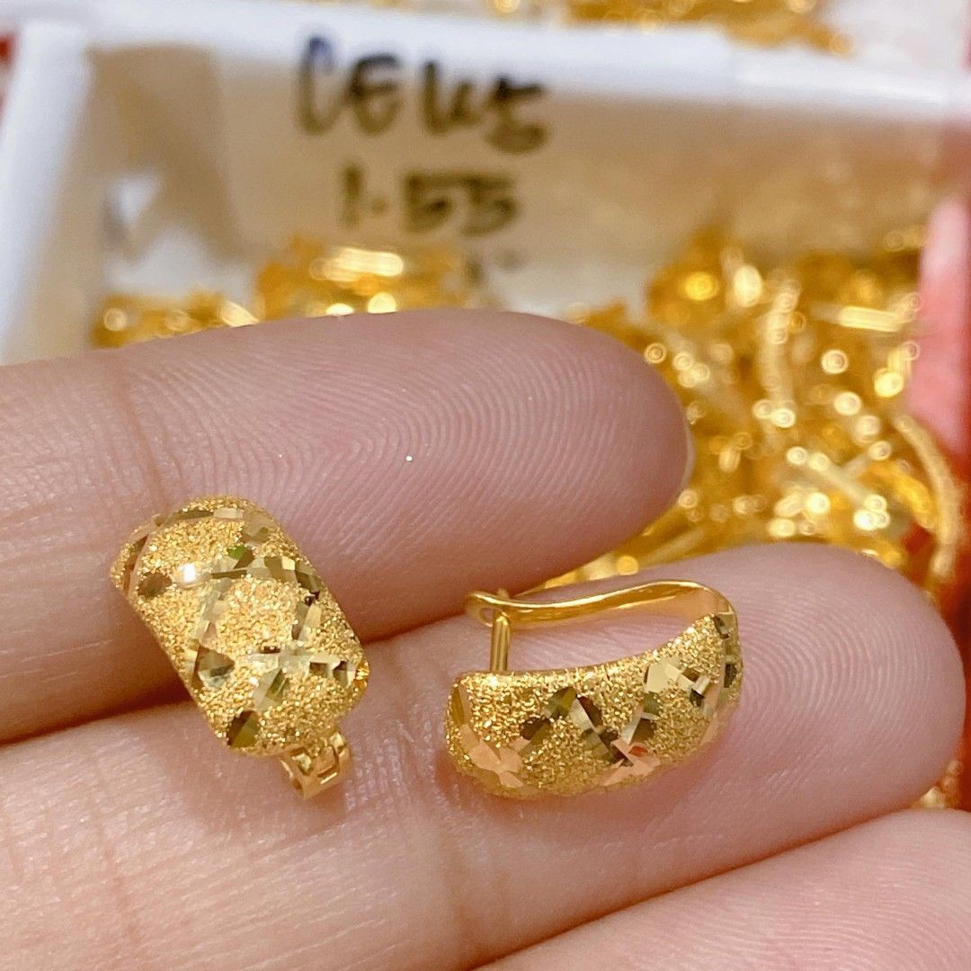 18k Saudi Gold Earrings, Women's Fashion, Jewelry & Organizers, Earrings on  Carousell