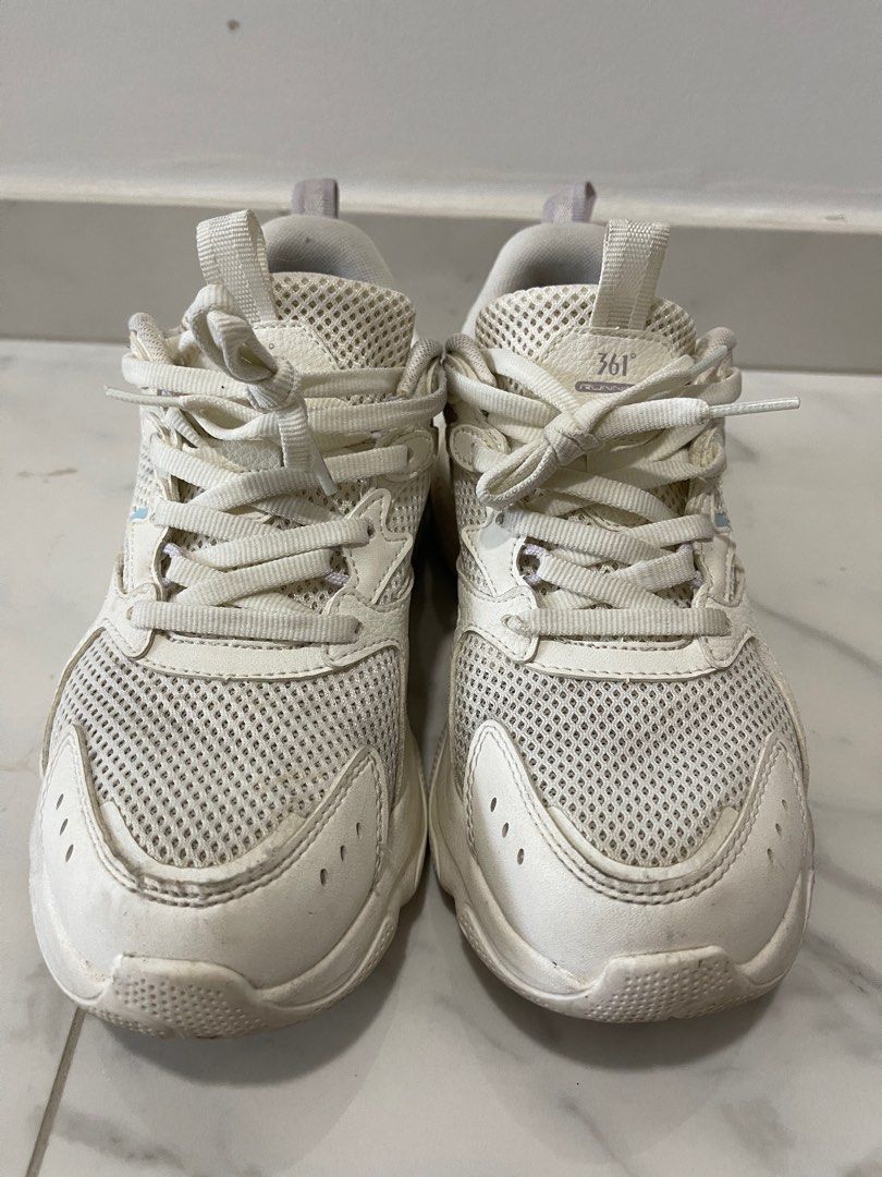 White sales trekking shoes