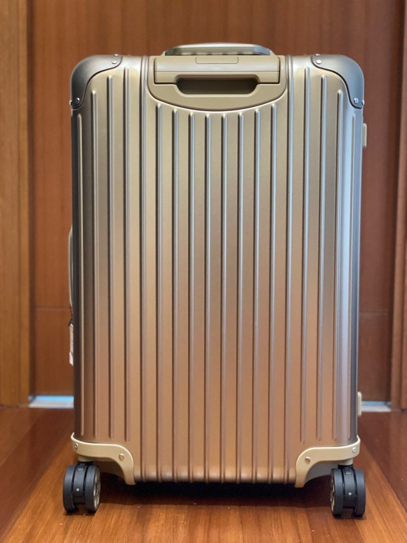 RIMOWA Topas Titanium Multiwheel Electronic Tag Luggage - 67l