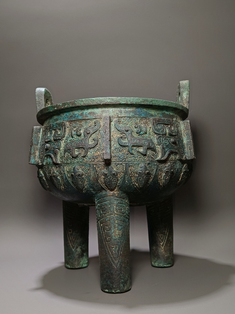 もらって嬉しい出産祝い 花瓶 香炉 蓋物 三足 青銅 饕餮紋 古銅 中国