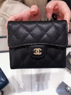 全新 Chanel 香奈兒 黑金荔枝牛皮 金釦 魚子醬 經典款口蓋皮夾 三折短夾 錢包 卡包（AP0231）
