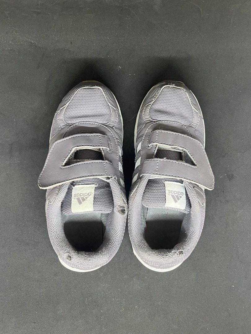 Adidas kids (Category: Babies & Kids Fashion) located in Quezon City. Submitted by masbugs (Listing ID 1263851258, Image 3). Description: FS: light grey color, Velcro type issues ok last picture. Size 1.5 Pick up at Scout area in QC.