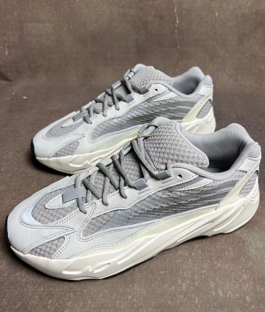 adidas originals Yeezy boost 700 V2 灰白