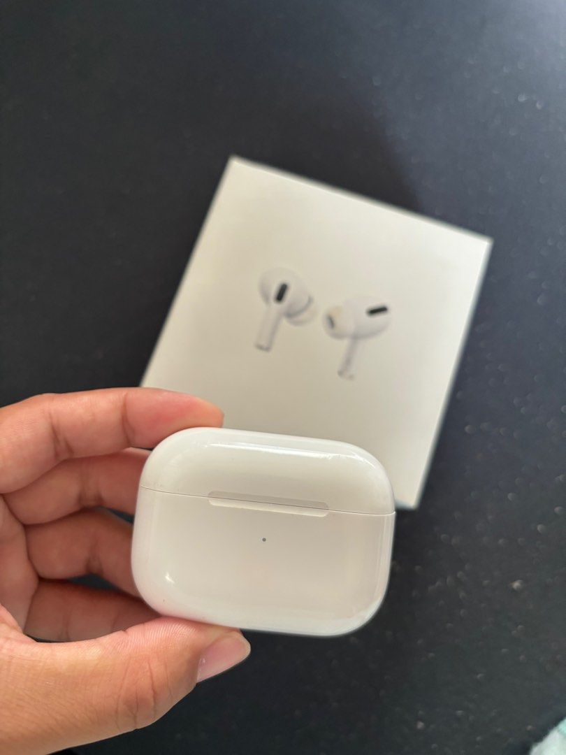 Airpods pro 1st Gen (Category: Earphones) located in San Jose. Submitted by arakyer (Listing ID 1263888057, Image 1). Description: Orig comes with box & 2 spares of plugs. .